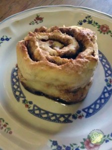 My pretty Cinnamon Bun (extremely yummy!)